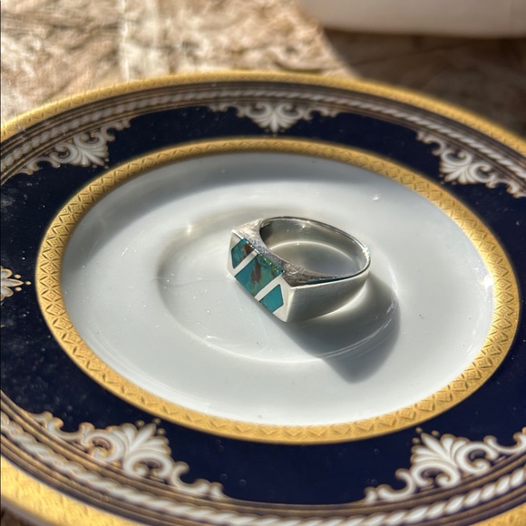 Vintage Turquoise Inlay Sterling Silver Ring - Picture 3 of 11